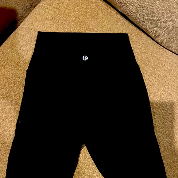 Lululemon black shorts size 2 - Picture 1 of 2